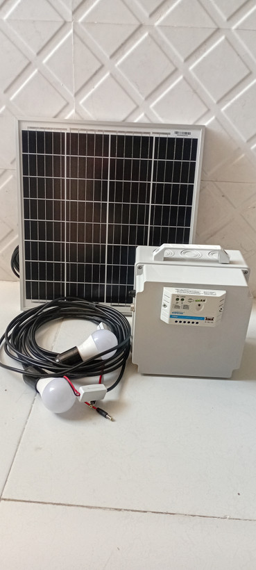 پکیج خورشیدی قابل حمل مناسب روشنایی و شارژ