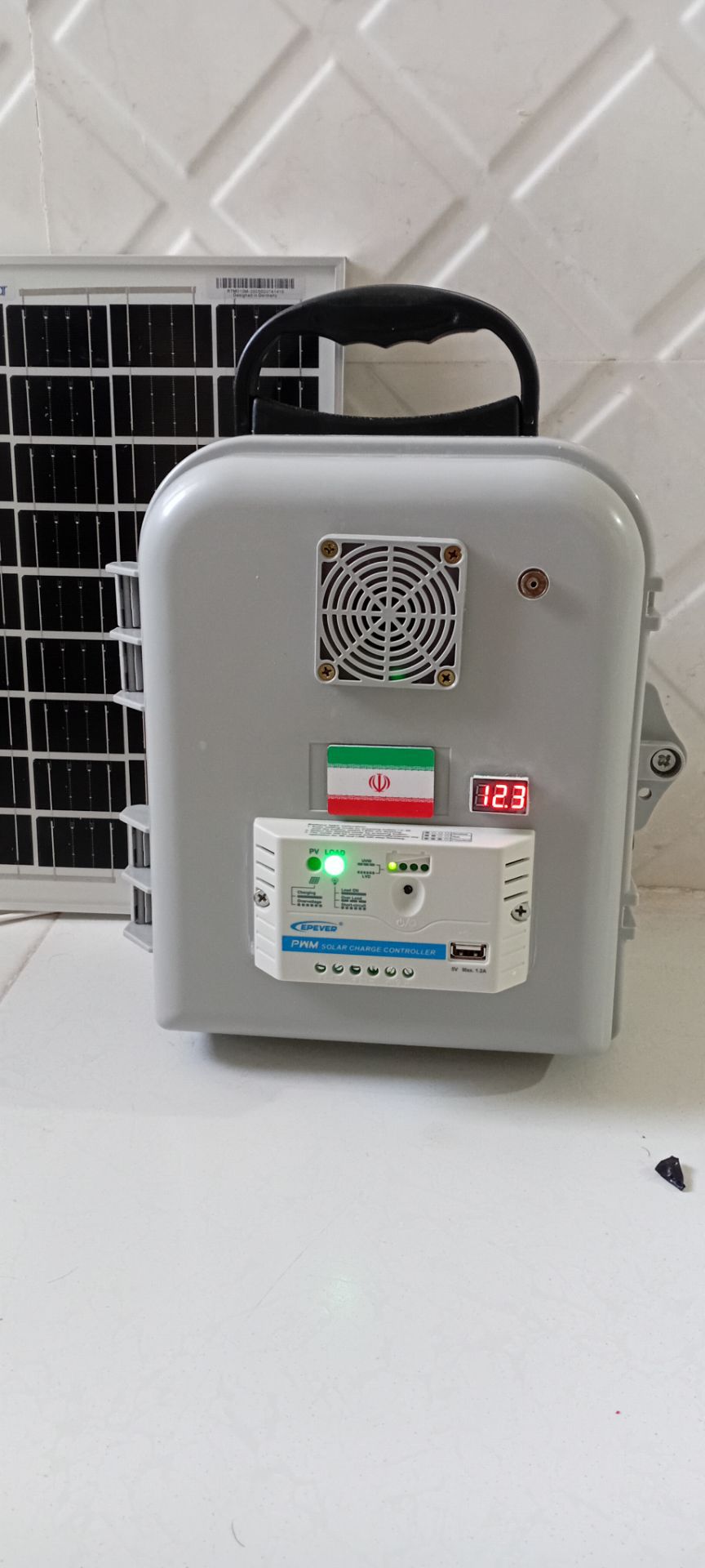 پنل و دستگاه تولید برق خورشیدی مناسب عشایر با خروجی ۲۲۰ ولت